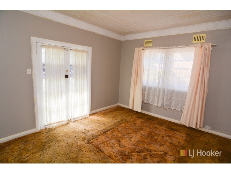 12 Sandford Avenue, Lithgow NSW 2790