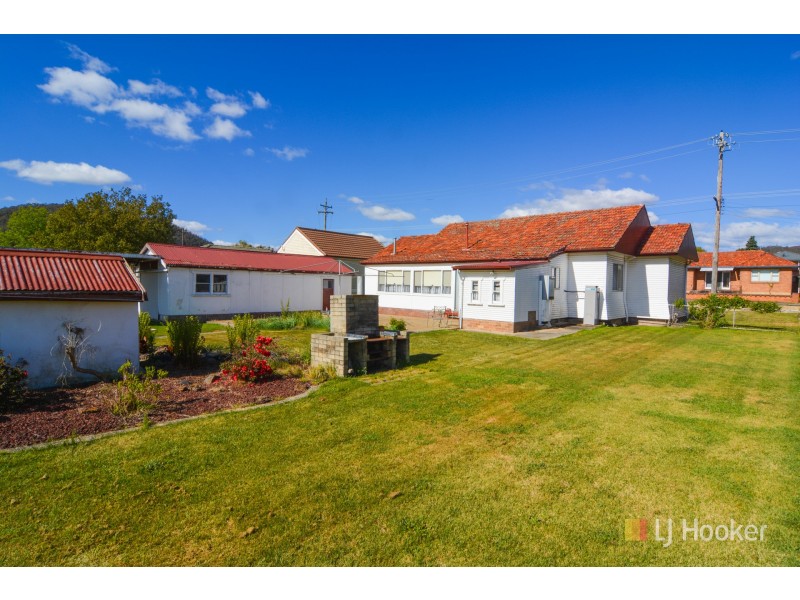 81 Martini Parade, Lithgow NSW 2790