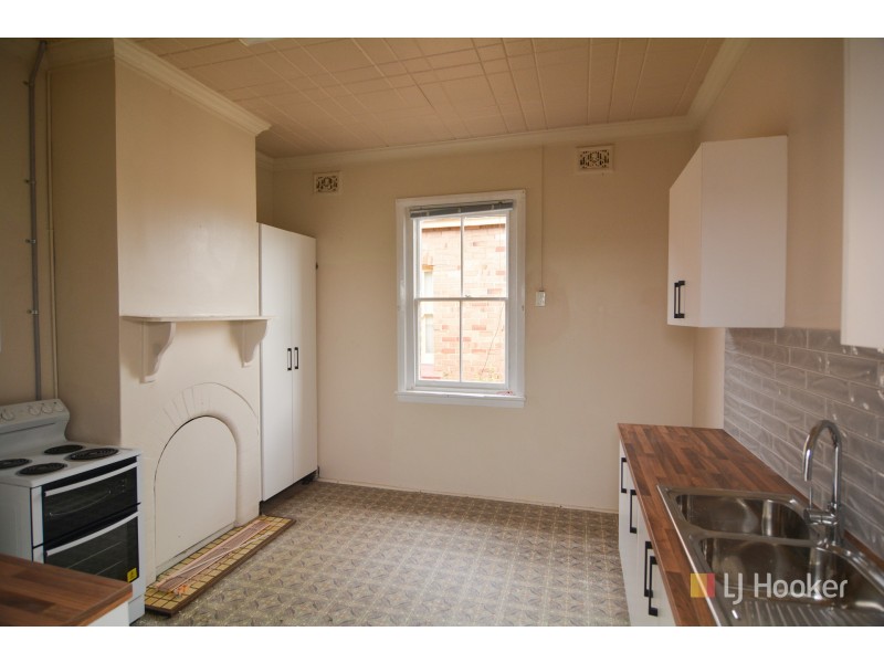 28 Sandford Avenue, Lithgow NSW 2790