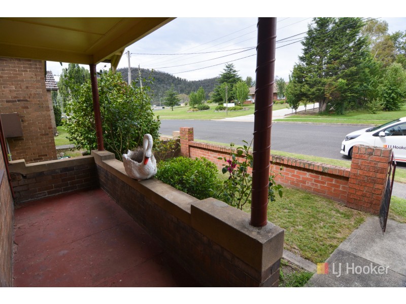 28 Sandford Avenue, Lithgow NSW 2790