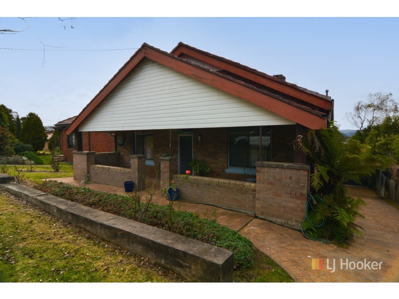 2 Hill Range Crescent, Lithgow NSW 2790