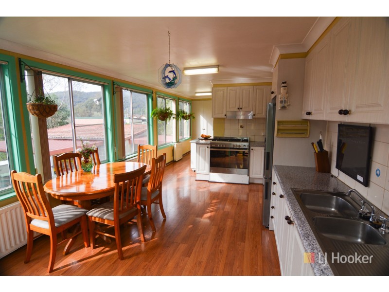 2 Hill Range Crescent, Lithgow NSW 2790