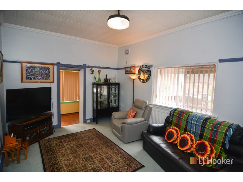 2 Hill Range Crescent, Lithgow NSW 2790