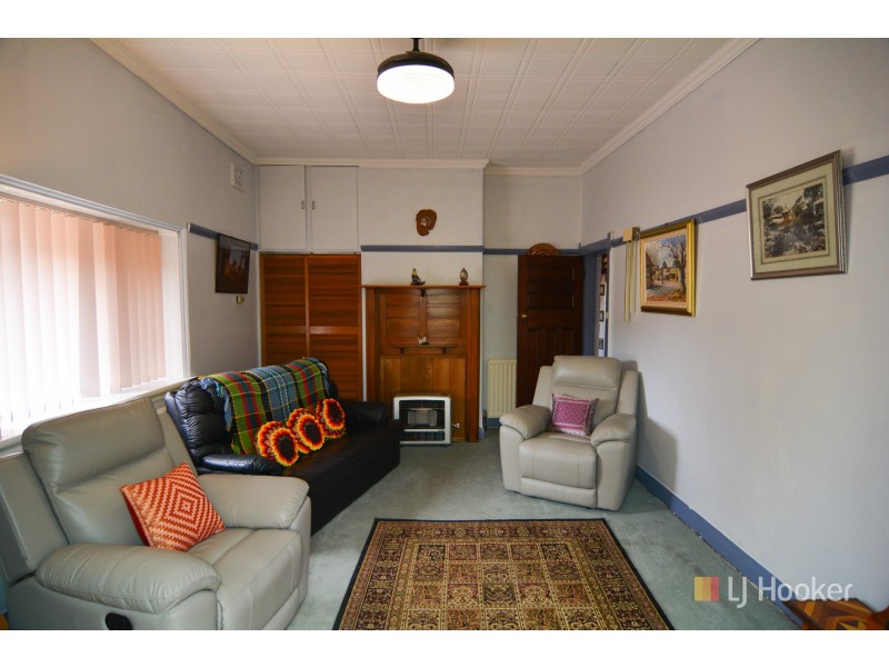 2 Hill Range Crescent, Lithgow NSW 2790