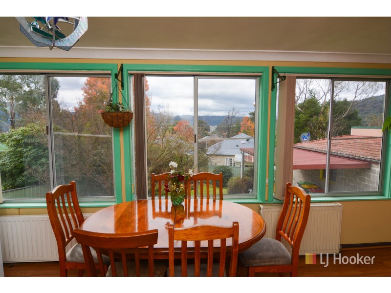 2 Hill Range Crescent, Lithgow NSW 2790