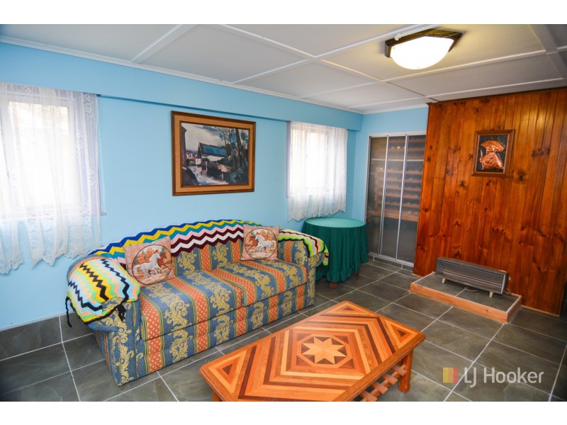 2 Hill Range Crescent, Lithgow NSW 2790