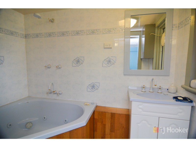 2 Hill Range Crescent, Lithgow NSW 2790