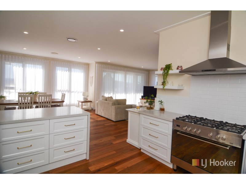 6 Shawcross Close, Lithgow NSW 2790