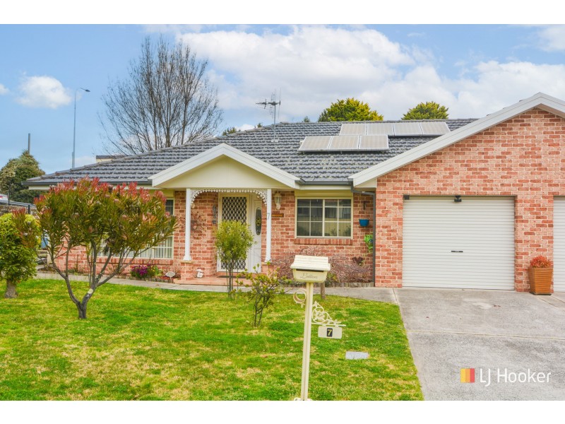 7 Barracks Place, Lithgow NSW 2790