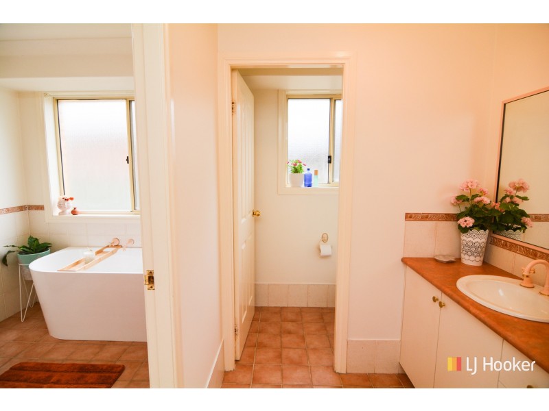2 Mortlock Close, Lithgow NSW 2790