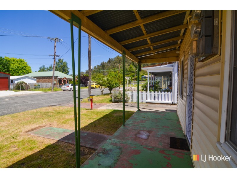 8 Wear Street, Lithgow NSW 2790