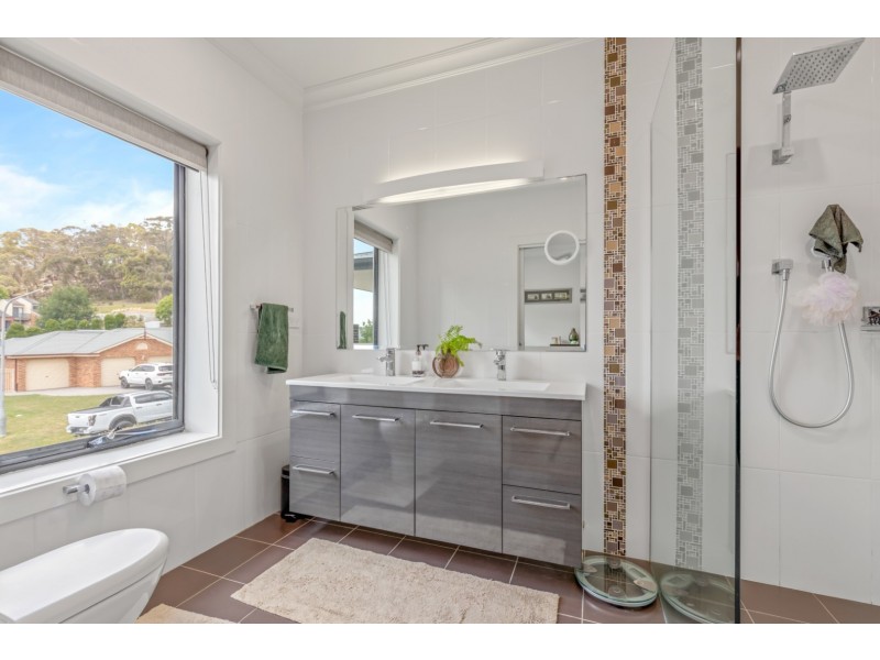 11 Bursaria Place, South Bowenfels NSW 2790