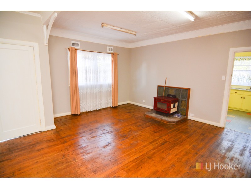 12 Sandford Avenue, Lithgow NSW 2790