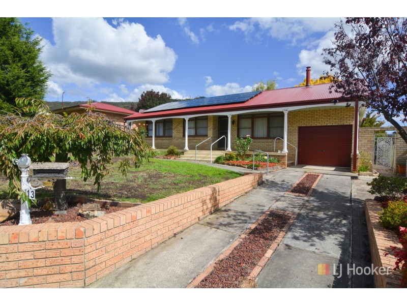 13 Maple Crescent, Lithgow NSW 2790