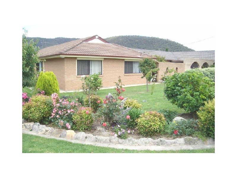 13 Fullagar Avenue, Lithgow NSW 2790