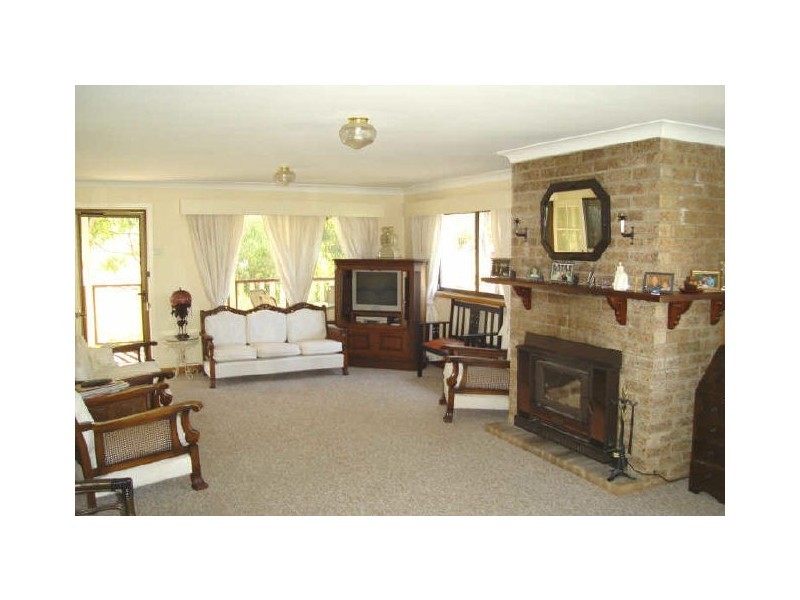 6 Thompson Street, Portland NSW 2847