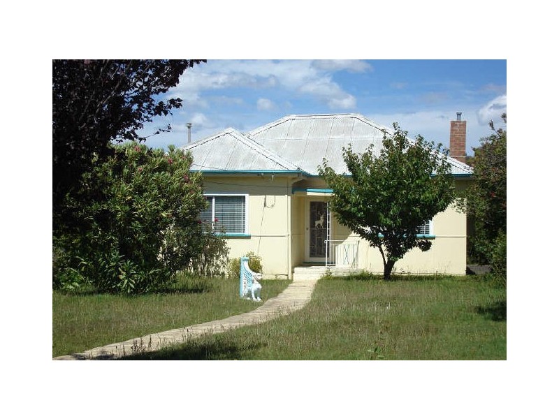 25 Rifle Parade, Lithgow NSW 2790