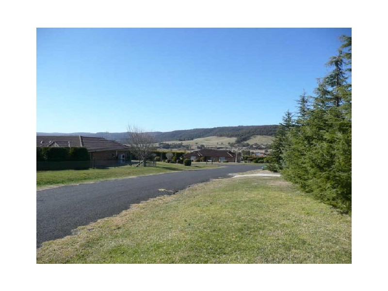 24 Girraween Drive, Marrangaroo NSW 2790