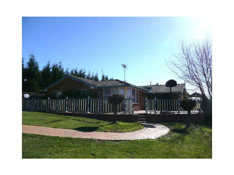 24 Girraween Drive, Marrangaroo NSW 2790