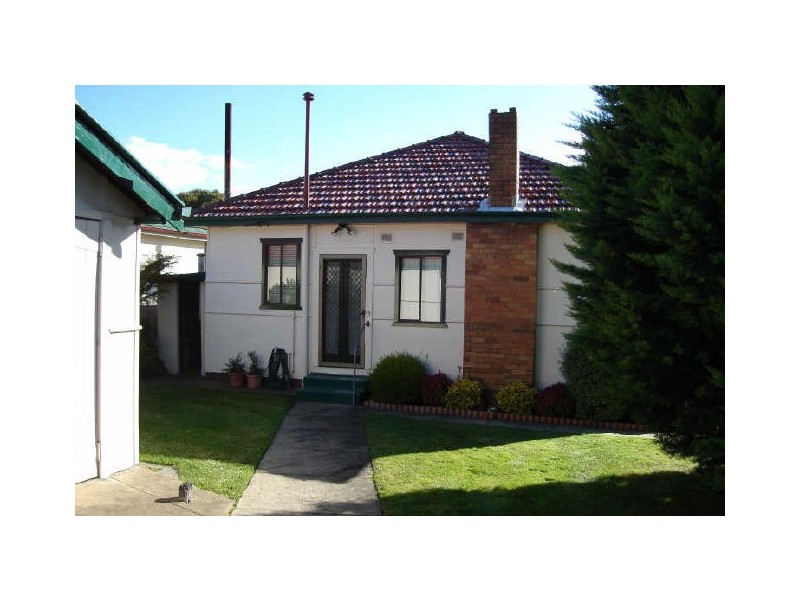 11 Enfield Avenue, Lithgow NSW 2790