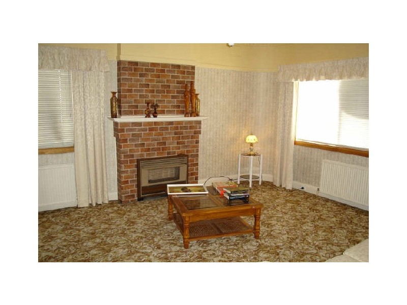 11 Enfield Avenue, Lithgow NSW 2790