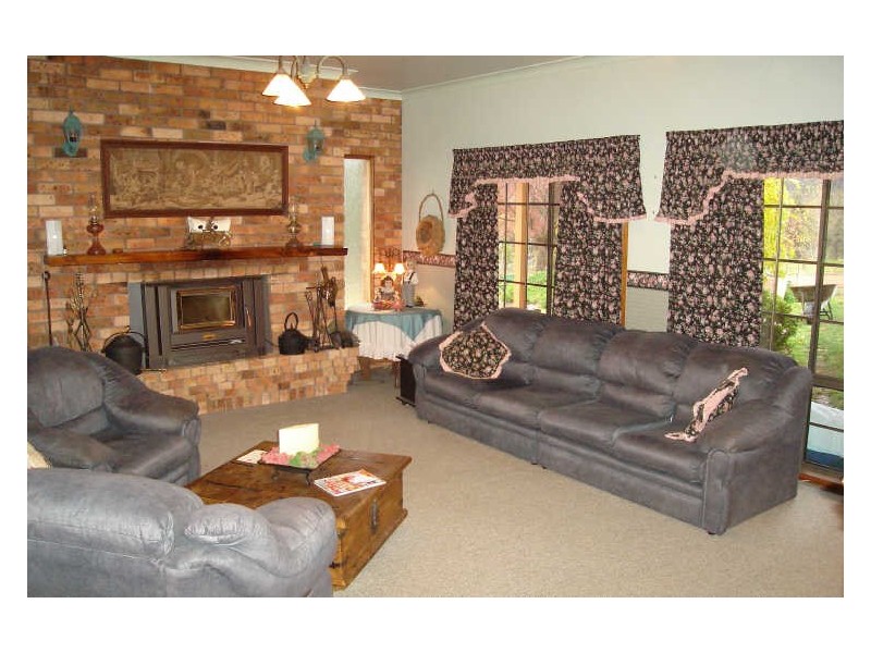 784 Castlereagh Highway, Marrangaroo NSW 2790