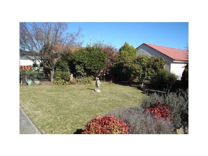 22 Rifle Parade, Lithgow NSW 2790