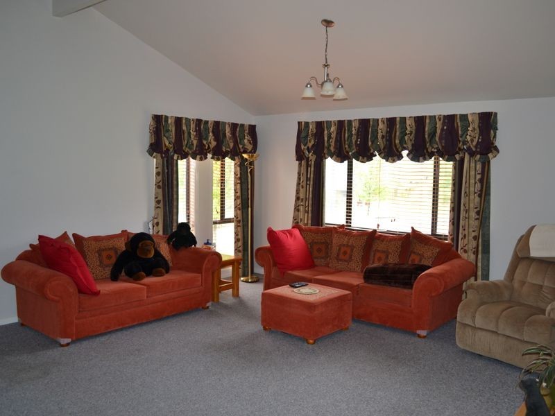 4 Claret Ash Avenue, South Bowenfels NSW 2790