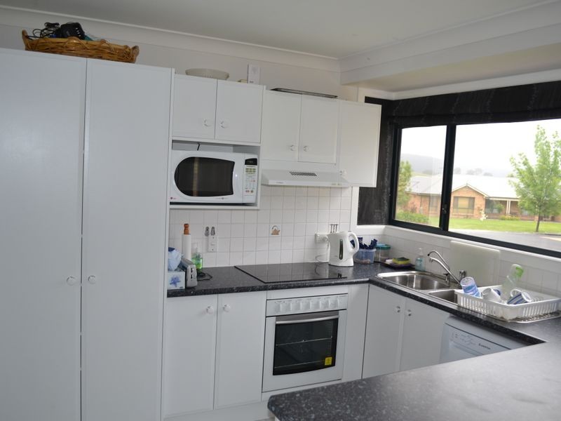 4 Claret Ash Avenue, South Bowenfels NSW 2790