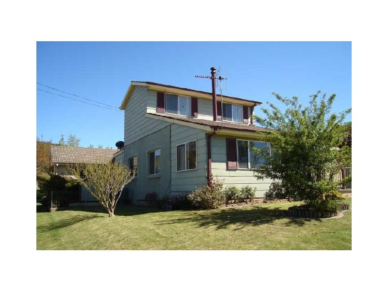 6 Mena Place, Lithgow NSW 2790