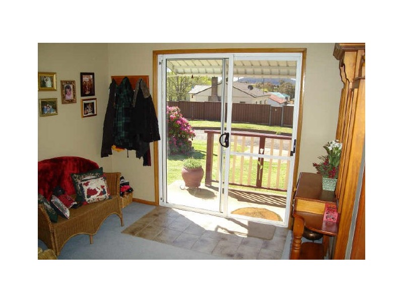 6 Mena Place, Lithgow NSW 2790