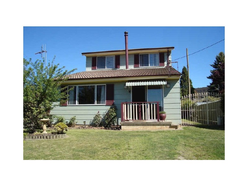 6 Mena Place, Lithgow NSW 2790