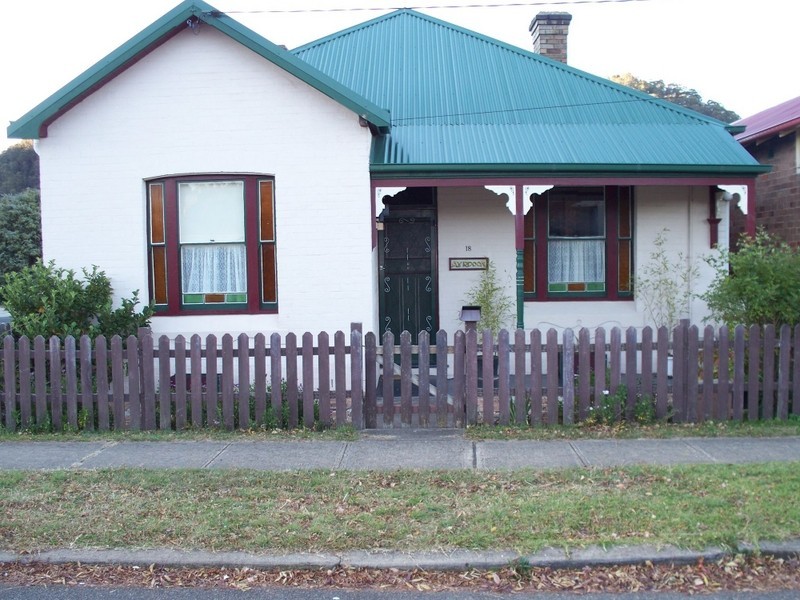 18 Read Avenue, Lithgow NSW 2790