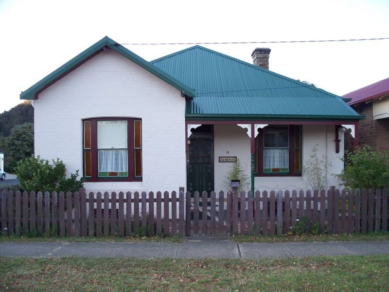 18 Read Avenue, Lithgow NSW 2790