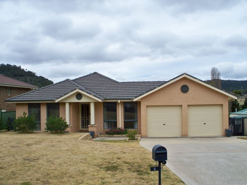 5 Wilton Close, Lithgow NSW 2790