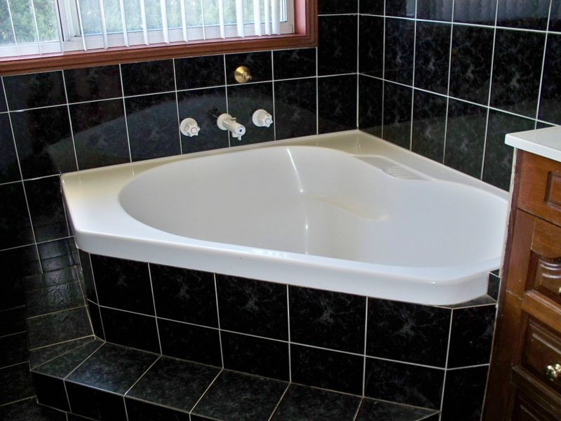 4 Girraween Drive, Marrangaroo NSW 2790