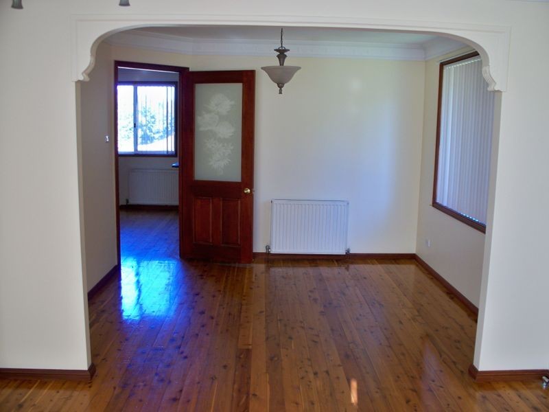 4 Girraween Drive, Marrangaroo NSW 2790