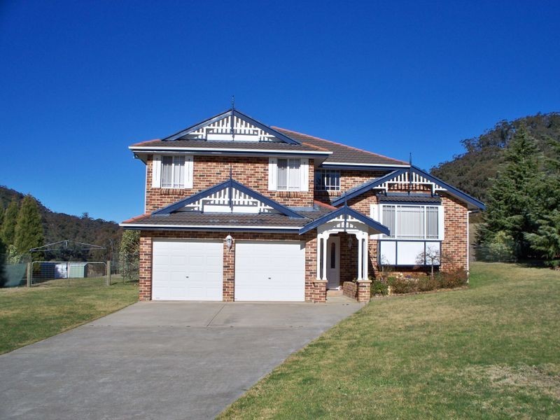 4 Girraween Drive, Marrangaroo NSW 2790