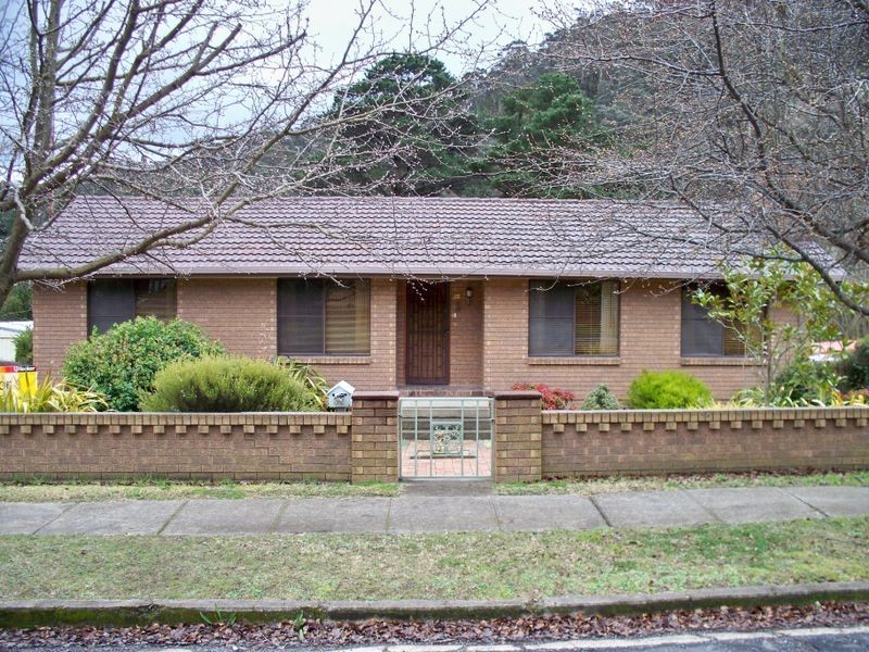 32 Bells Road, Lithgow NSW 2790