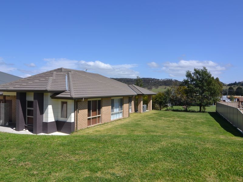 7 Sandalwood Drive, Lithgow NSW 2790
