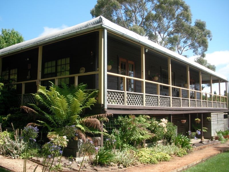 8 Thompson Street, Portland NSW 2847