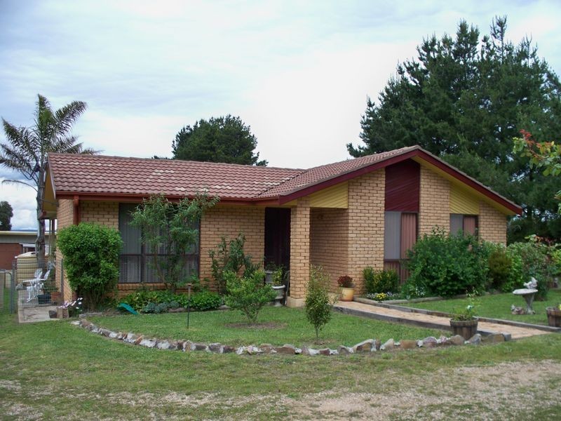 795 Range Road, Pipers Flat NSW 2847