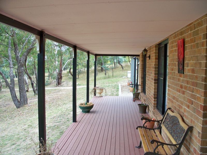 2B Hughes Lane, Marrangaroo NSW 2790