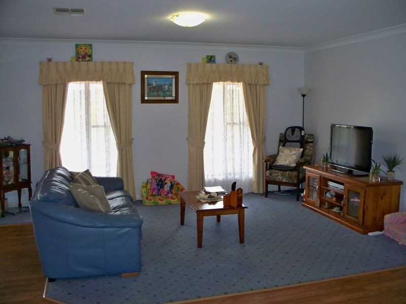 2B Hughes Lane, Marrangaroo NSW 2790