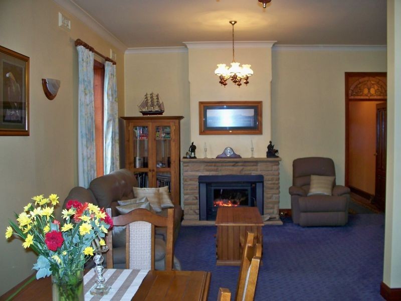 24 Academy Street, Lithgow NSW 2790