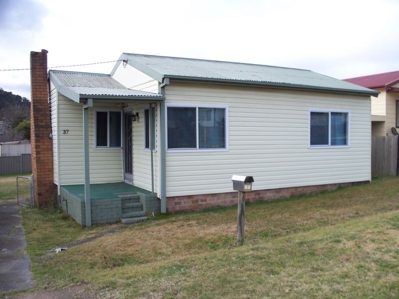 37 Tweed Road, Lithgow NSW 2790