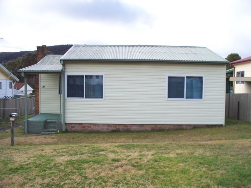 37 Tweed Road, Lithgow NSW 2790