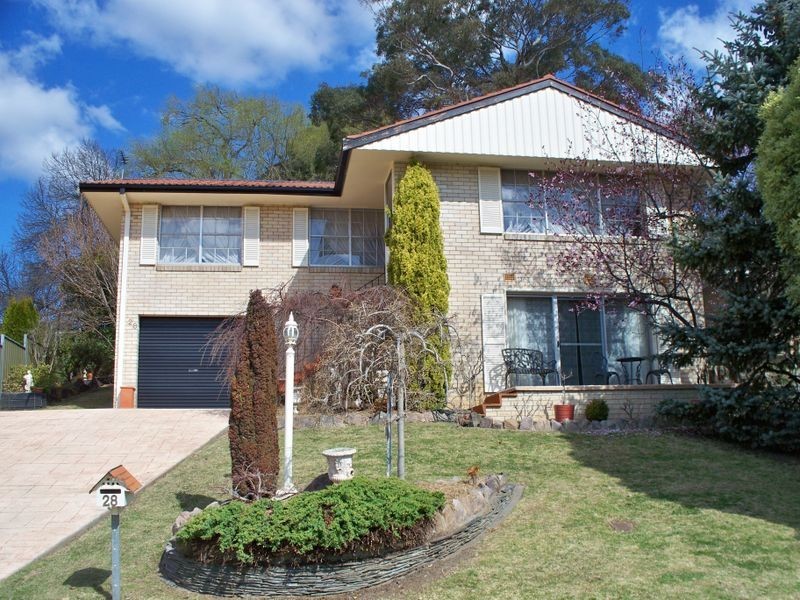 28 Maple Crescent, Lithgow NSW 2790