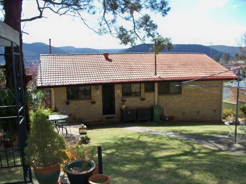 28 Maple Crescent, Lithgow NSW 2790