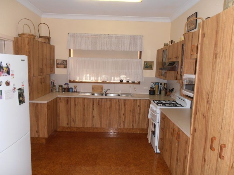27 Laurence Street, Lithgow NSW 2790
